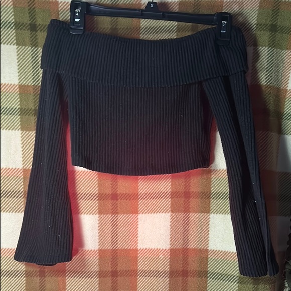 Black Ribbed Off-Shoulder Top - Picture 3 of 3